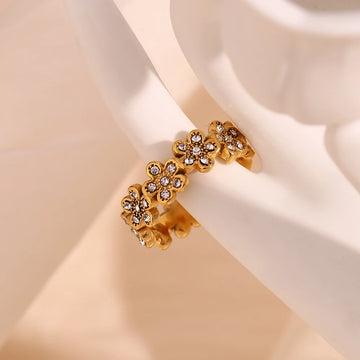Small Daisy Flower Micro Inlaid Gold Ring